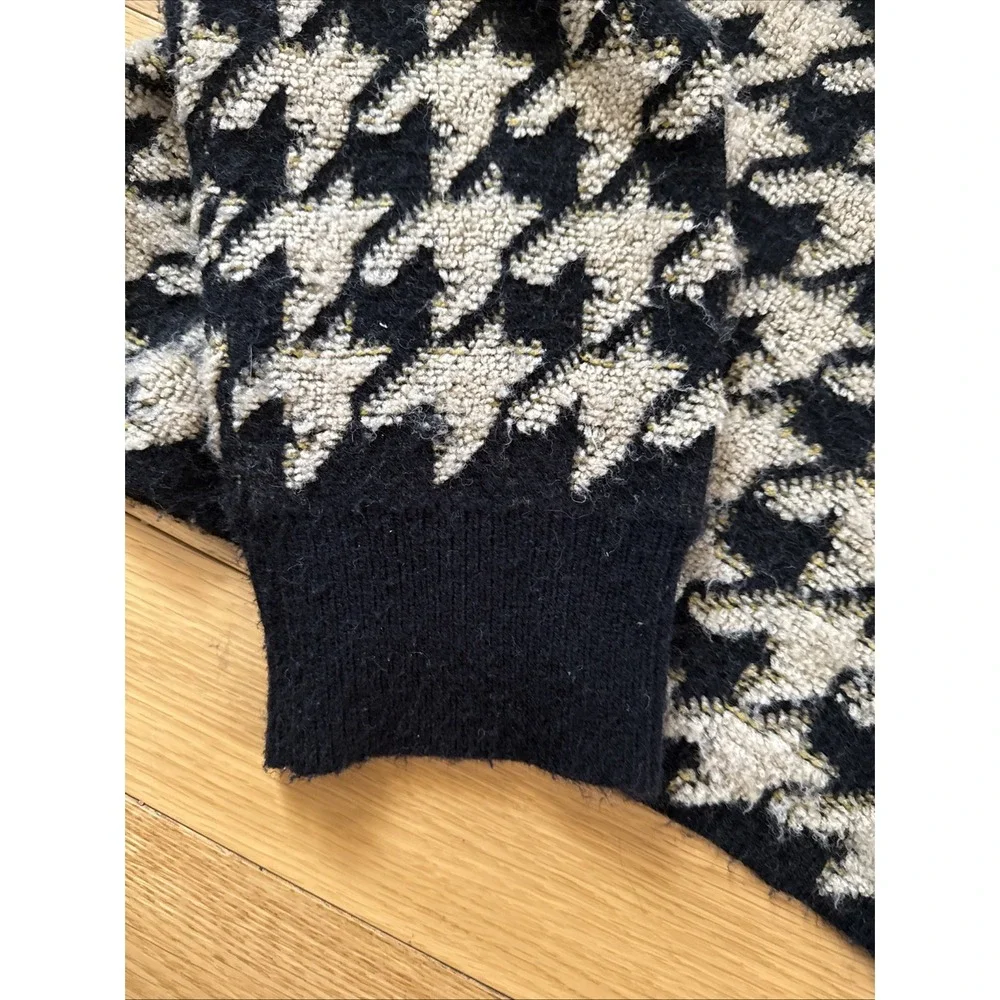 Max Studio Houndstooth Sweater Black Beige Cropped Pullover Knit Long Sleeve top